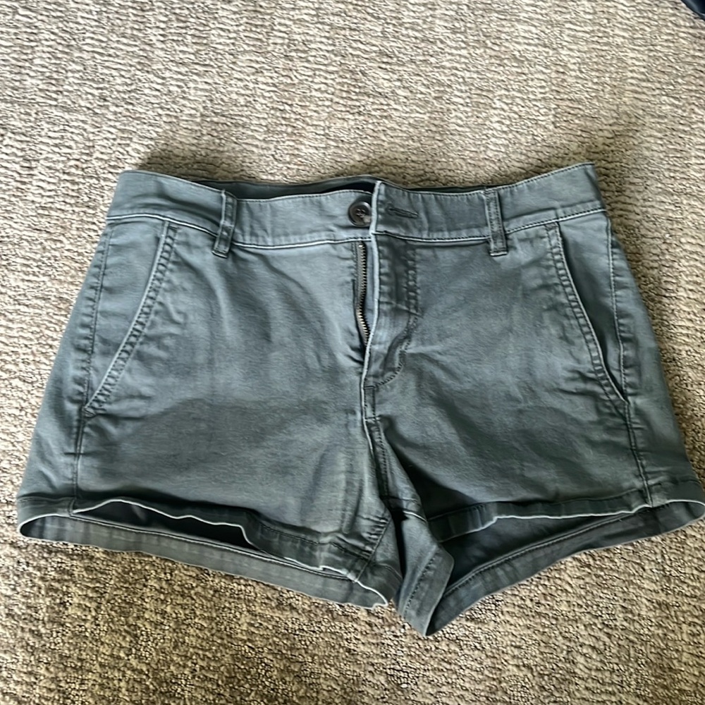 Short, green shorts